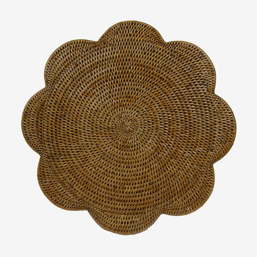 Caspari | Rattan Scallop Placemat