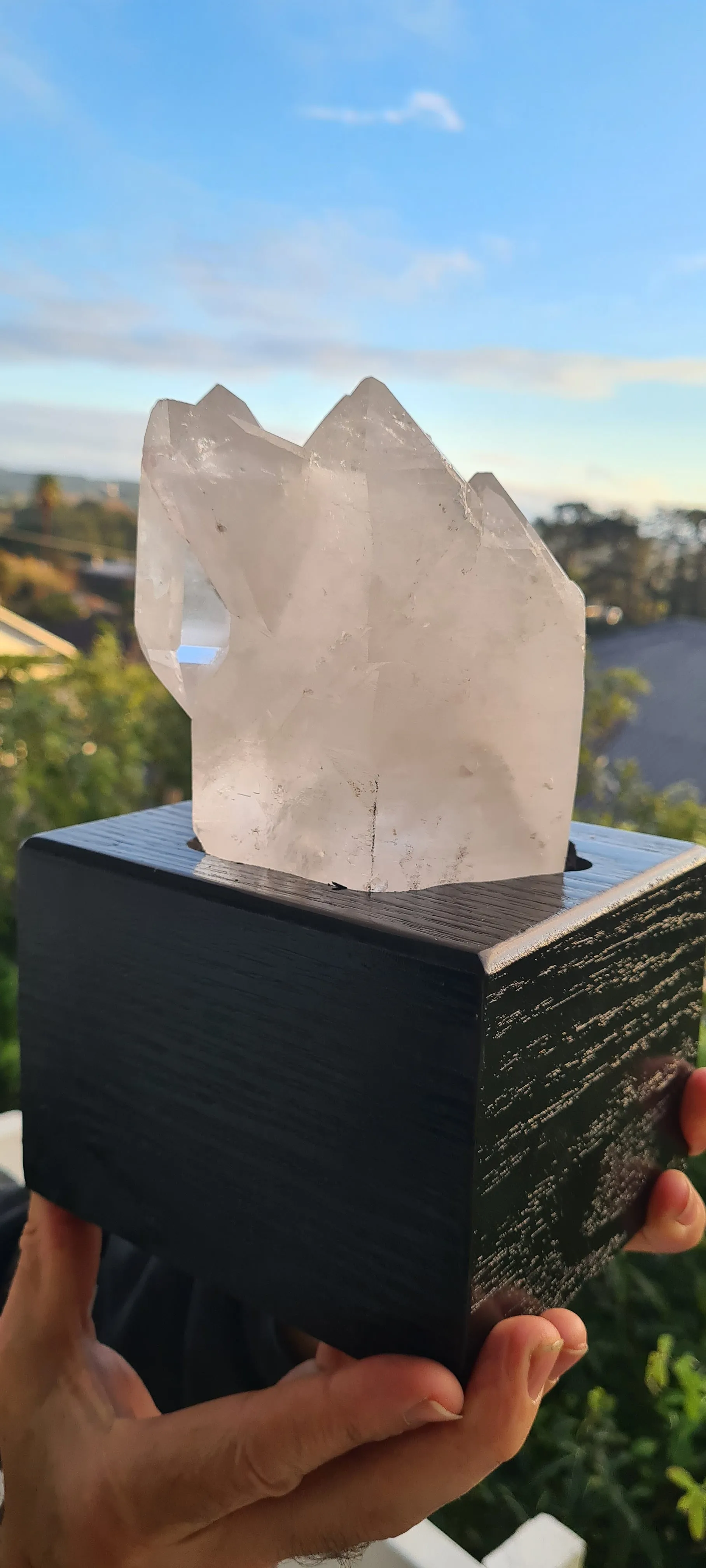 LARGE CLEAR QUARTZ CLUSTER