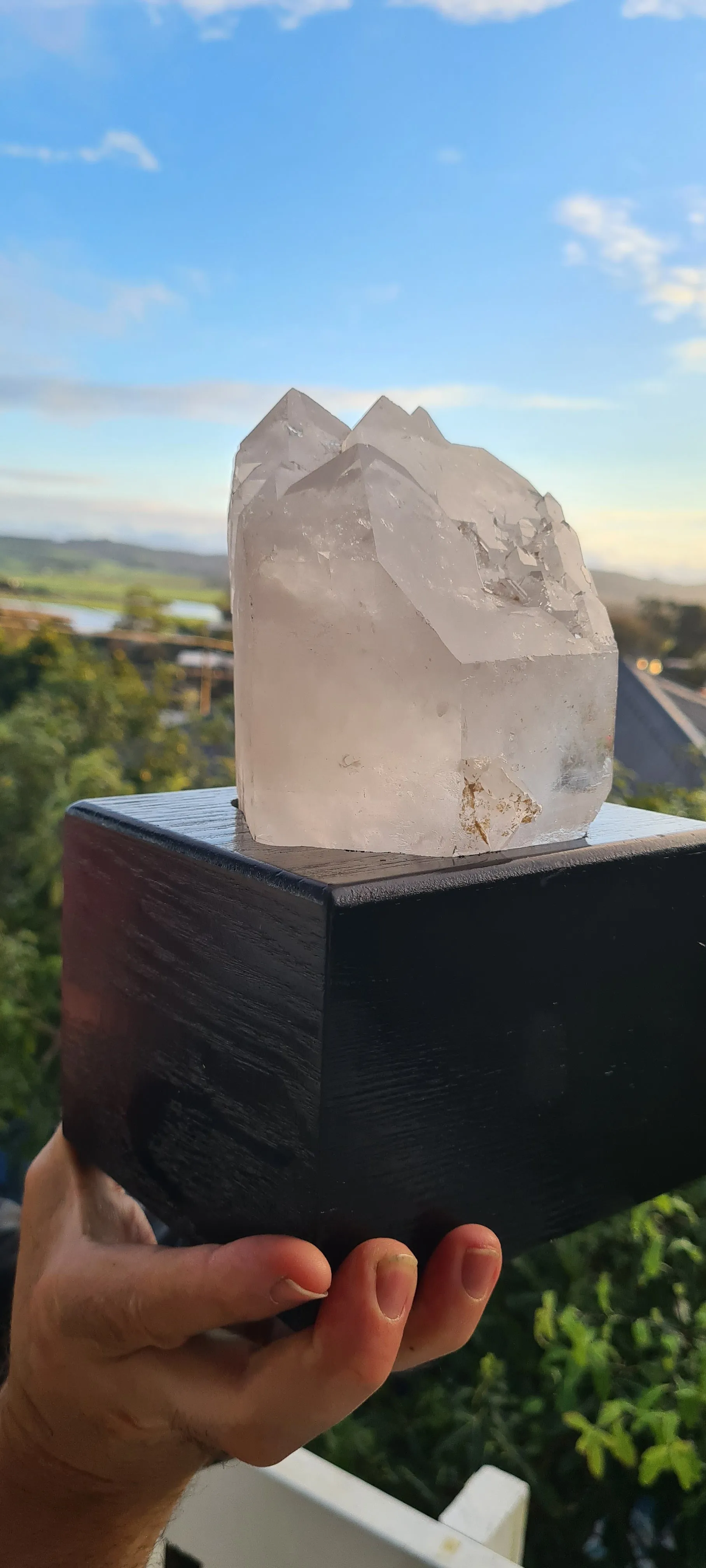 LARGE CLEAR QUARTZ CLUSTER