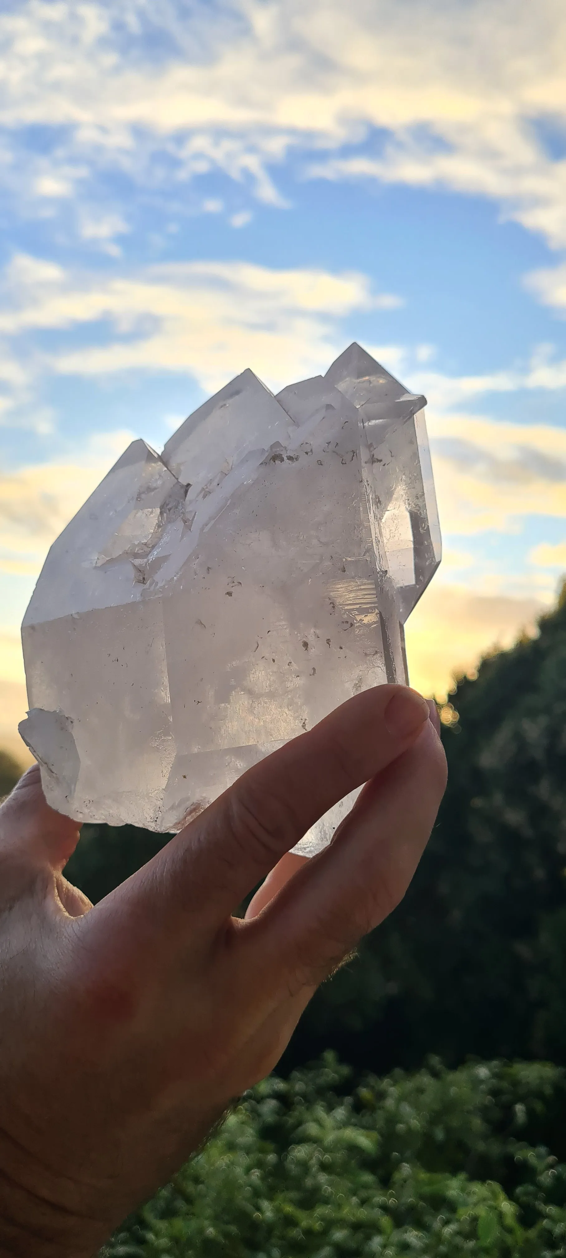 LARGE CLEAR QUARTZ CLUSTER